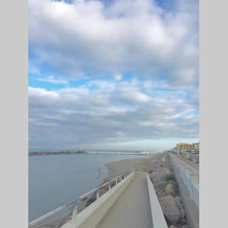Ferienwohnung Bilocale Sul Mare Marina Di Pisa Exterior foto